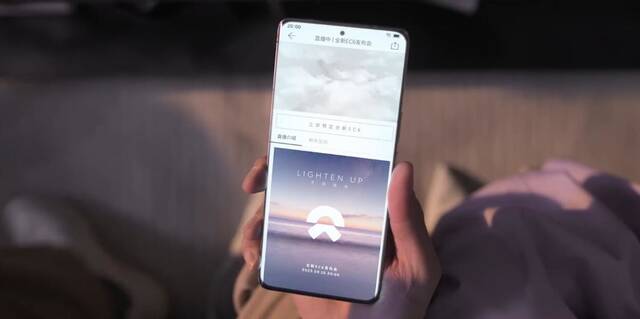 蔚来 EC6 发布会现神秘手机：曲面屏 + 屏下指纹