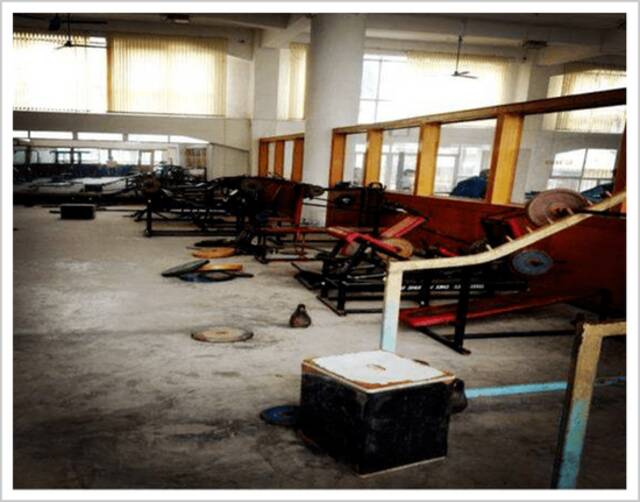中国健身房的天花板，塌了