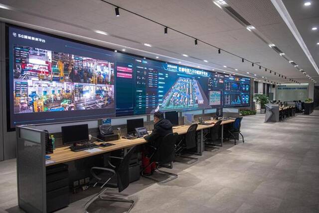 老板电器“未来工厂”内控制无人车间运转的数字平台。新华社记者江汉摄