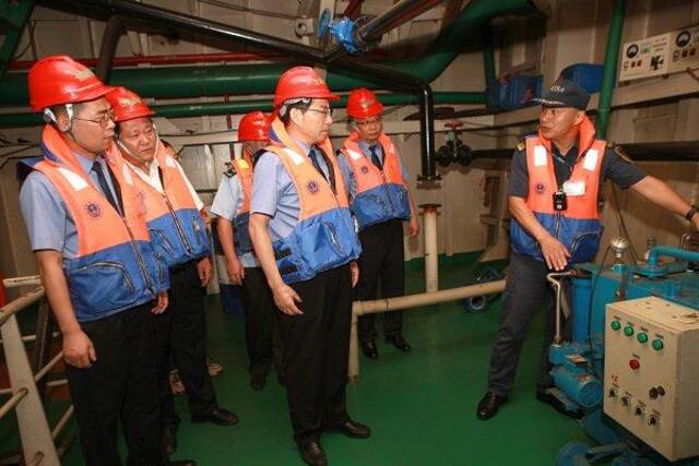图片新闻|江西九江:联合海事、港航部门开展长江船舶污染治理专案“回头看”行动