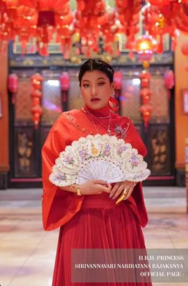 ·今年春节，希里婉瓦丽公主身穿中国服饰拜年。