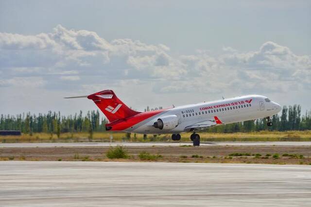 多型国产商用飞机完成新疆演示飞行