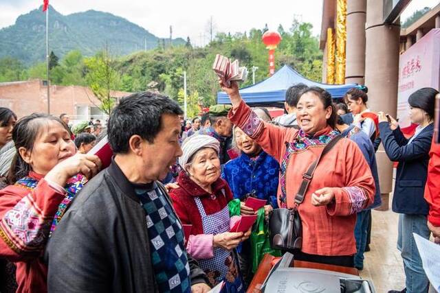 新时代新征程新伟业·习近平总书记关切事丨奔跑吧，我的村寨——重庆华溪村蹲点调研笔记