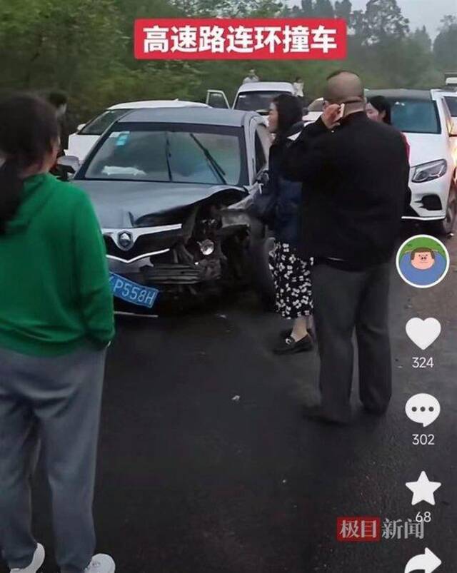 银昆高速有车辆受损（网友视频截图）