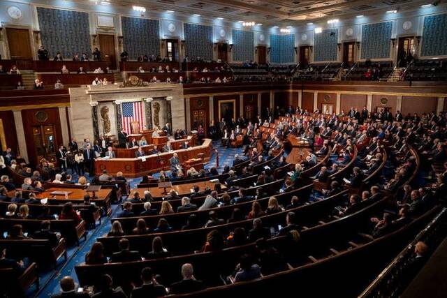 这是1月6日在美国华盛顿国会拍摄的众议院议长选举现场。新华社记者刘杰摄