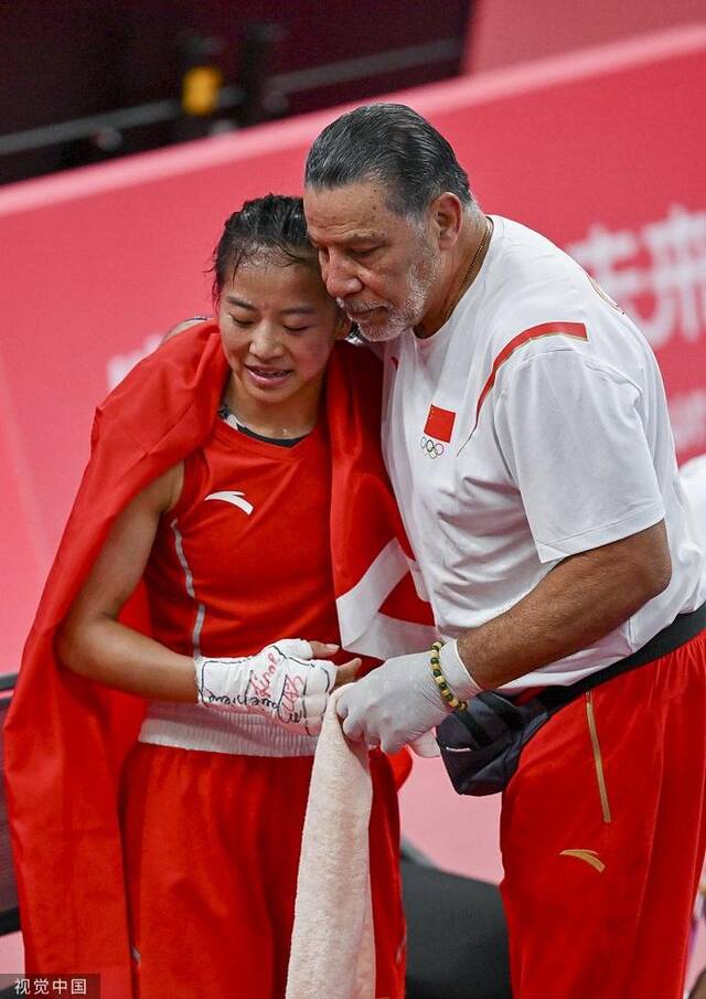 吴愉和自己的古巴教练。