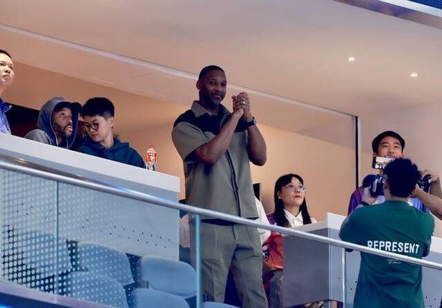 前NBA巨星麦迪也来到了现场观赛。澎湃新闻记者赵昀图