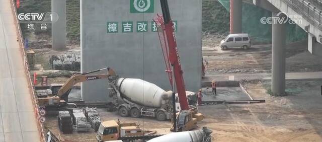 致敬奋斗者！建设者奋战一线 护航重点工程建设