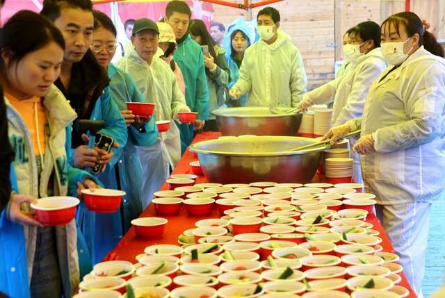 ▲景区推出的1元午餐。图据老君山文旅集团