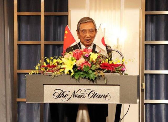 图为日本国际贸易促进协会会长河野洋平致辞。