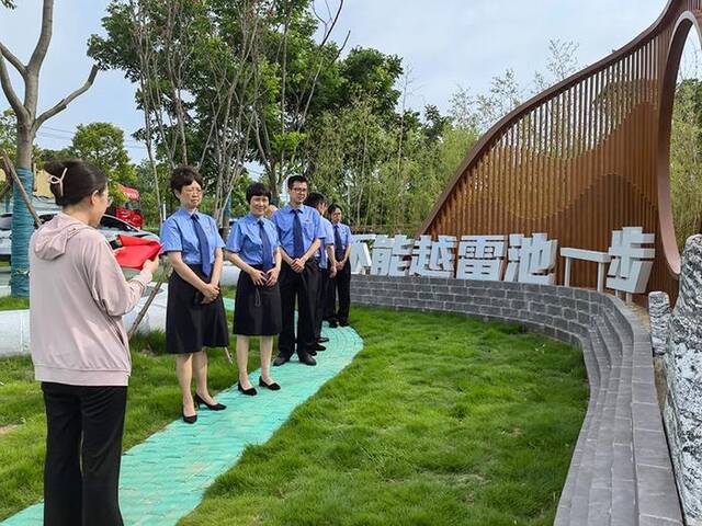 望江县检察院组织党员干警参观古雷池廉洁文化教育基地。