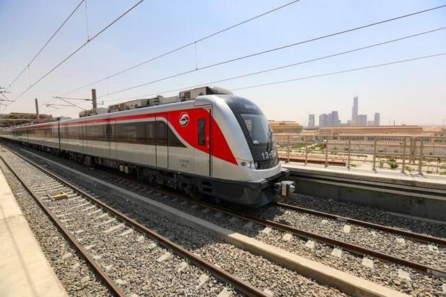 2022年7月3日，埃及斋月十日城轻轨铁路通车试运行。新华社记者隋先凯摄