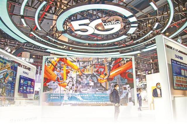 湖北省武汉市中国光谷科技会展中心展出的“5G+工业互联网”成果。新华社记者伍志尊摄