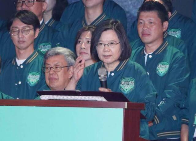 台湾“民意基金会”20日公布最新民调，不乐见民进党继续“执政”的百分比暴增。