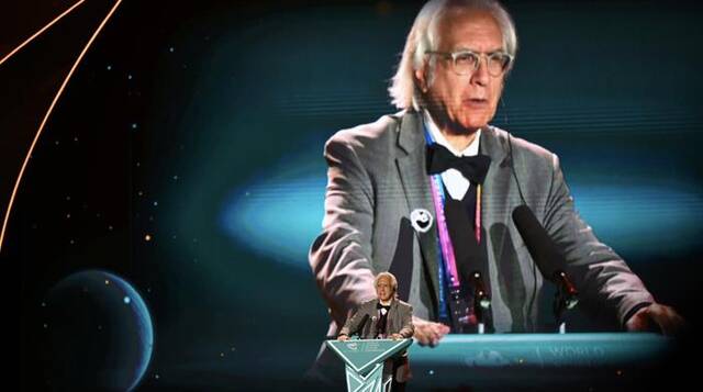 自20世纪70年代中期以来，本·亚洛一直是世界科幻大会活动的主要负责人之一。