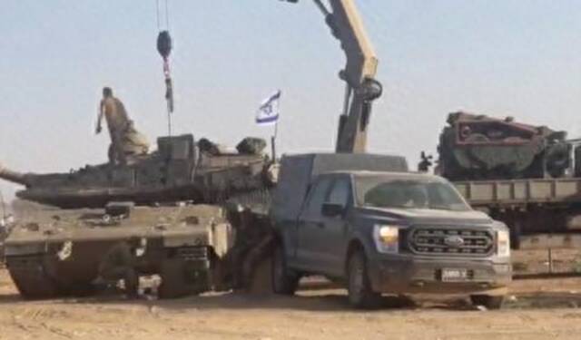 最新画面！以色列大批军车集结边境：一眼望不到头 坦克顶加装“小帐篷”