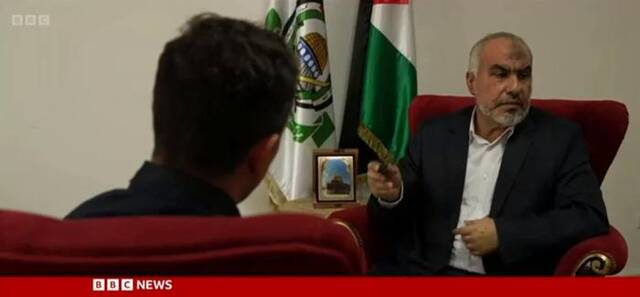 被BBC问“在以平民熟睡时将其杀害是否正当”，哈马斯发言人中断采访