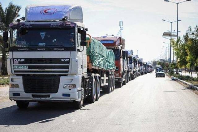以军攻击烈度空前 加沙地带北部通信再次瘫痪 新一批援助物资运抵加沙