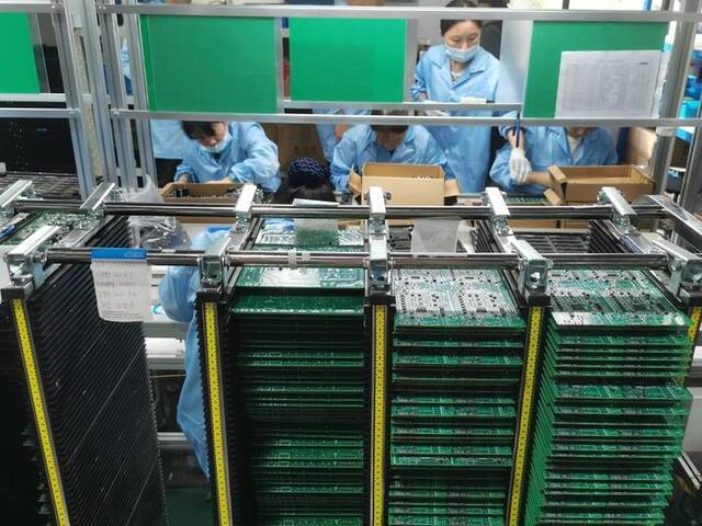 上海众辰电子科技股份有限公司生产线。新华社记者桑彤摄