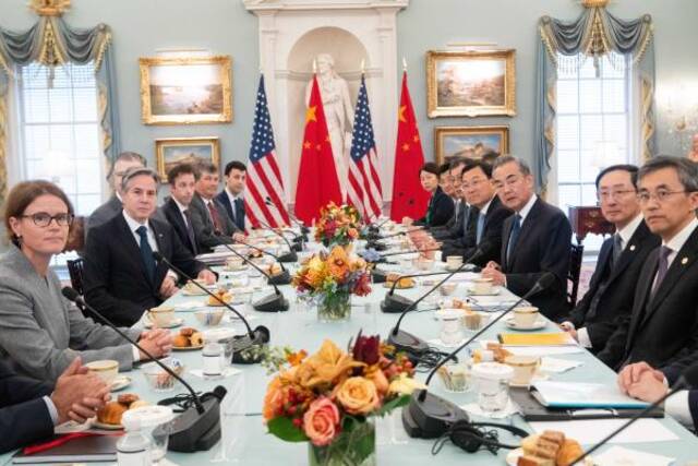 当地时间10月26日至27日，中共中央政治局委员、外交部长王毅在华盛顿同美国国务卿布林肯举行两轮会谈