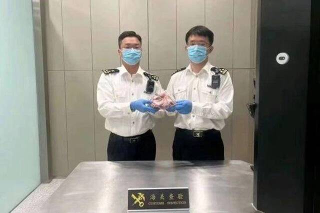一旅客携带人体胎盘入境，被青岛机场海关依法暂扣