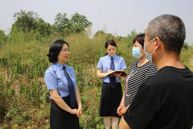 检察官进行实地走访。