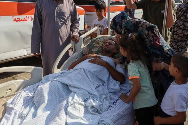 以空袭加沙最大难民营，7名被扣押人员死亡