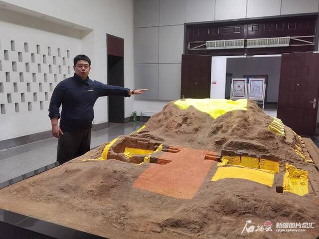 北庭高昌回鹘佛寺遗址的沙盘模型。天山网-新疆日报记者刘萌萌摄