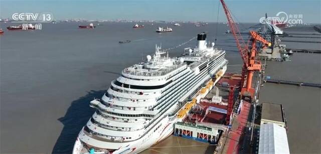 国产首艘大型邮轮交付 中国造船业提质升级驶出“新航迹”