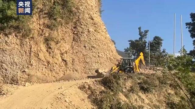 尼泊尔强震已致158人死亡 救援工作转入道路和房屋清理