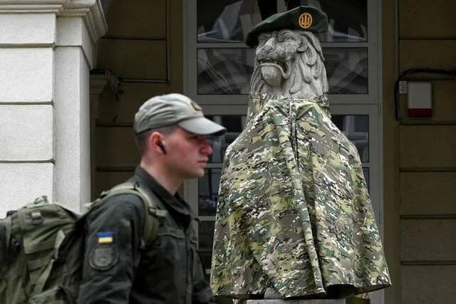 乌克兰为士兵研发隐形披风图：参考消息