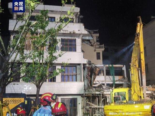 浙江温州永嘉一处楼房垮塌 现场救援正在进行