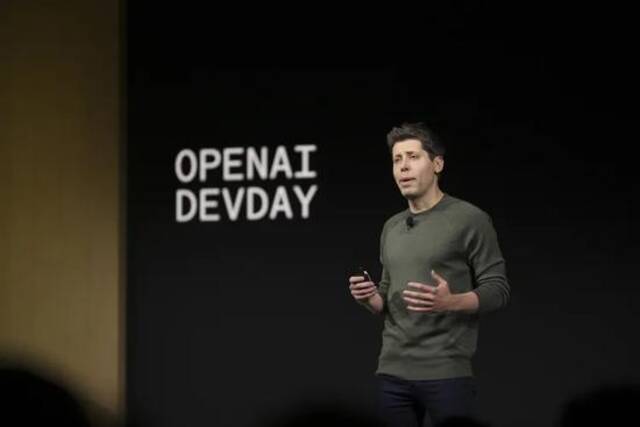 阿尔特曼在DevDay大会发表演讲图片来源：OpenAI