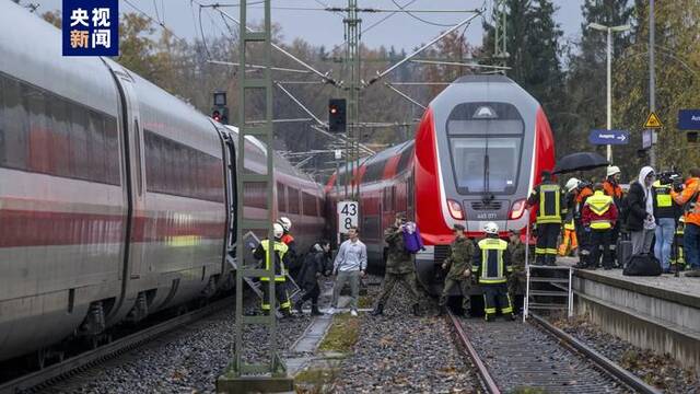 德国巴伐利亚州两列车相撞 至少7人受伤