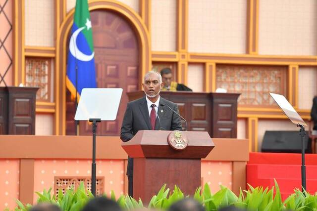 ▲11月17日，马尔代夫新任总统穆伊兹在首都马累发表就职讲话。图/新华社