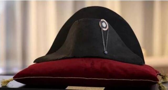 英媒：拿破仑军帽巴黎拍卖预估售价80万欧元