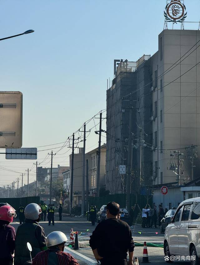 江苏无锡纺织厂火灾后续：两工厂负责人被控制，已有遇难者家属到当地