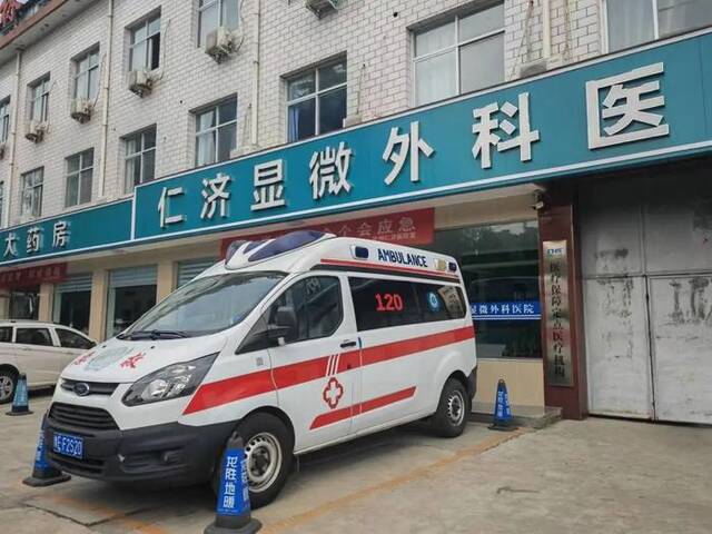 检察机关调查发现仁济医院救护车存在违规挂靠问题。何慧敏摄