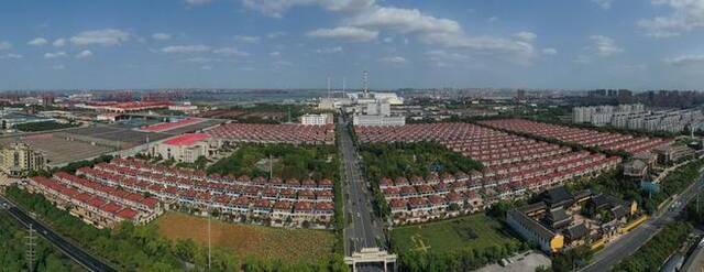 这是2022年10月17日拍摄的江苏江阴长江村村貌（无人机照片）。记者季春鹏摄