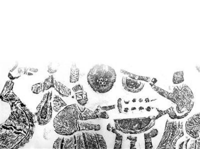 临沂市博物馆藏汉画像石《庖厨图》拓片，这一部分显示的是烤串场景。陈彧之摄