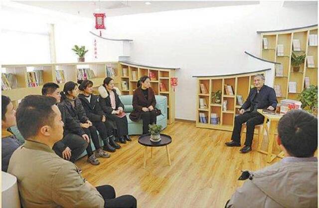 宿州市检察院机关党委在职工书屋举办“传承民族文化相约共话佳节”主题文化活动。