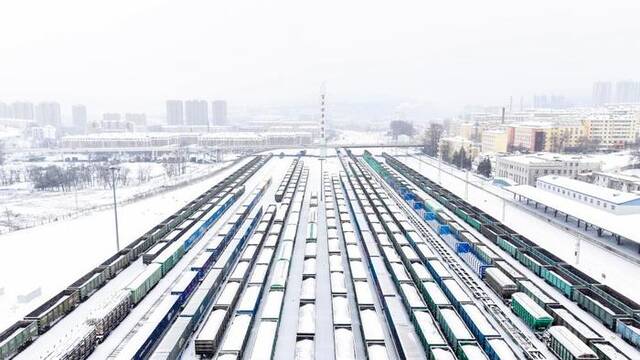 黑龙江绥芬河铁路货运口岸（无人机照片，11月17日摄）。新华社发（曲艺伟摄）