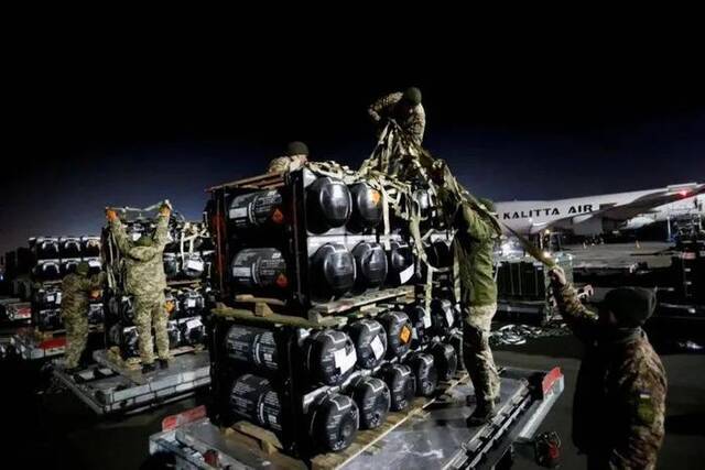 ▲资料图：美国援助的一批军事物资抵达乌克兰基辅。图/ICphoto