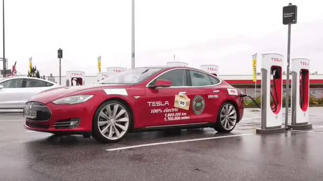 特斯拉车主驾驶 Model S 行驶 190 万公里，已更换 13 次电机