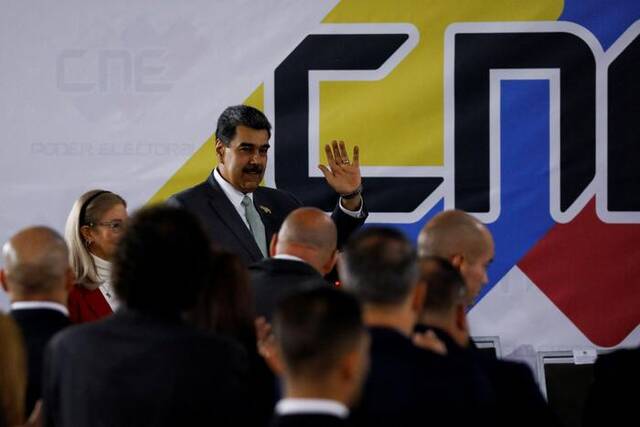 当地时间2023年12月4日，委内瑞拉加拉加斯，委内瑞拉总统马杜罗参加全国选举委员会活动。据报道，马杜罗表示，他有“一项计划”来恢复委内瑞拉对埃塞奎博地区领土的“历史性权利”。图/ICphoto