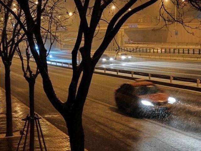 实拍！北京今冬初雪来啦