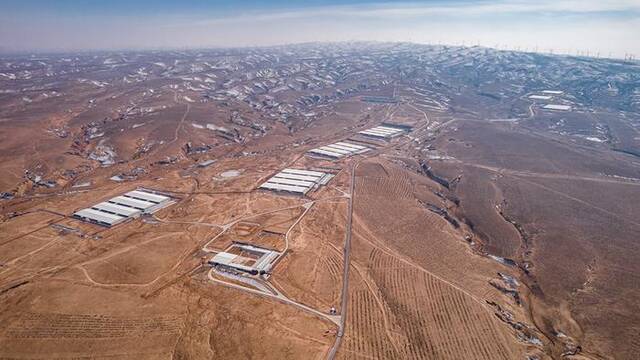 宁夏晓鸣农牧股份有限公司位于红寺堡区的养殖基地俯瞰图。（受访者供图）