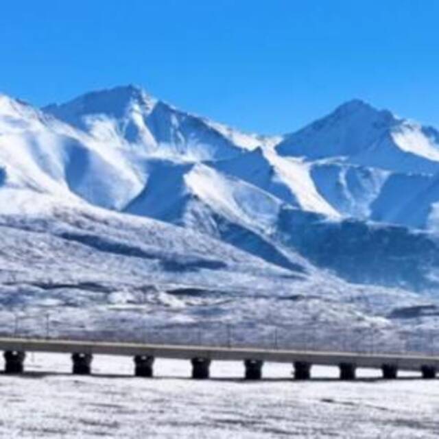 青海门源：冬日岗什卡雪峰景色壮美