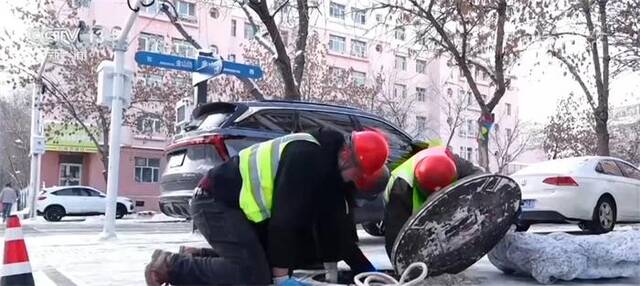 各地各部门积极应对雨雪和强寒潮来袭 多管齐下保障生产生活