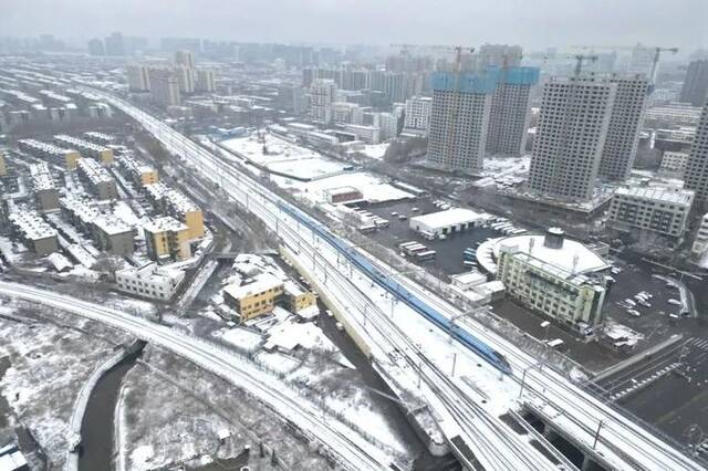 暴雪天气遇到列车折返或停运，该怎么办？